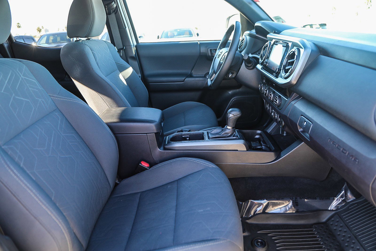 Used 2018 Toyota Tacoma TRD Off-Road image 18