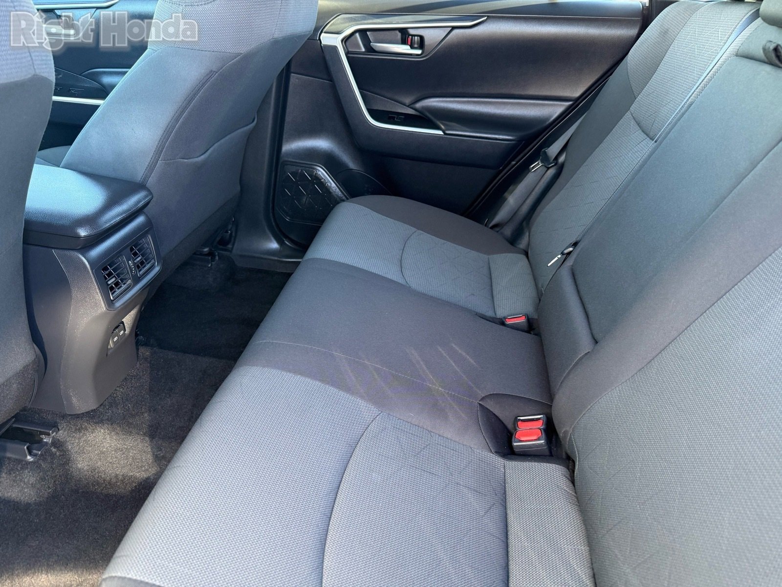 Used 2025 Toyota RAV4 XLE image 26