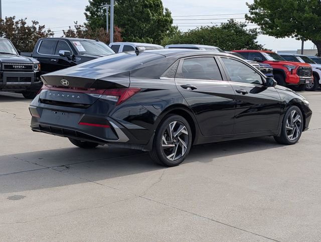 Used 2024 Hyundai Elantra SEL w/ Convenience Package FWD image 7