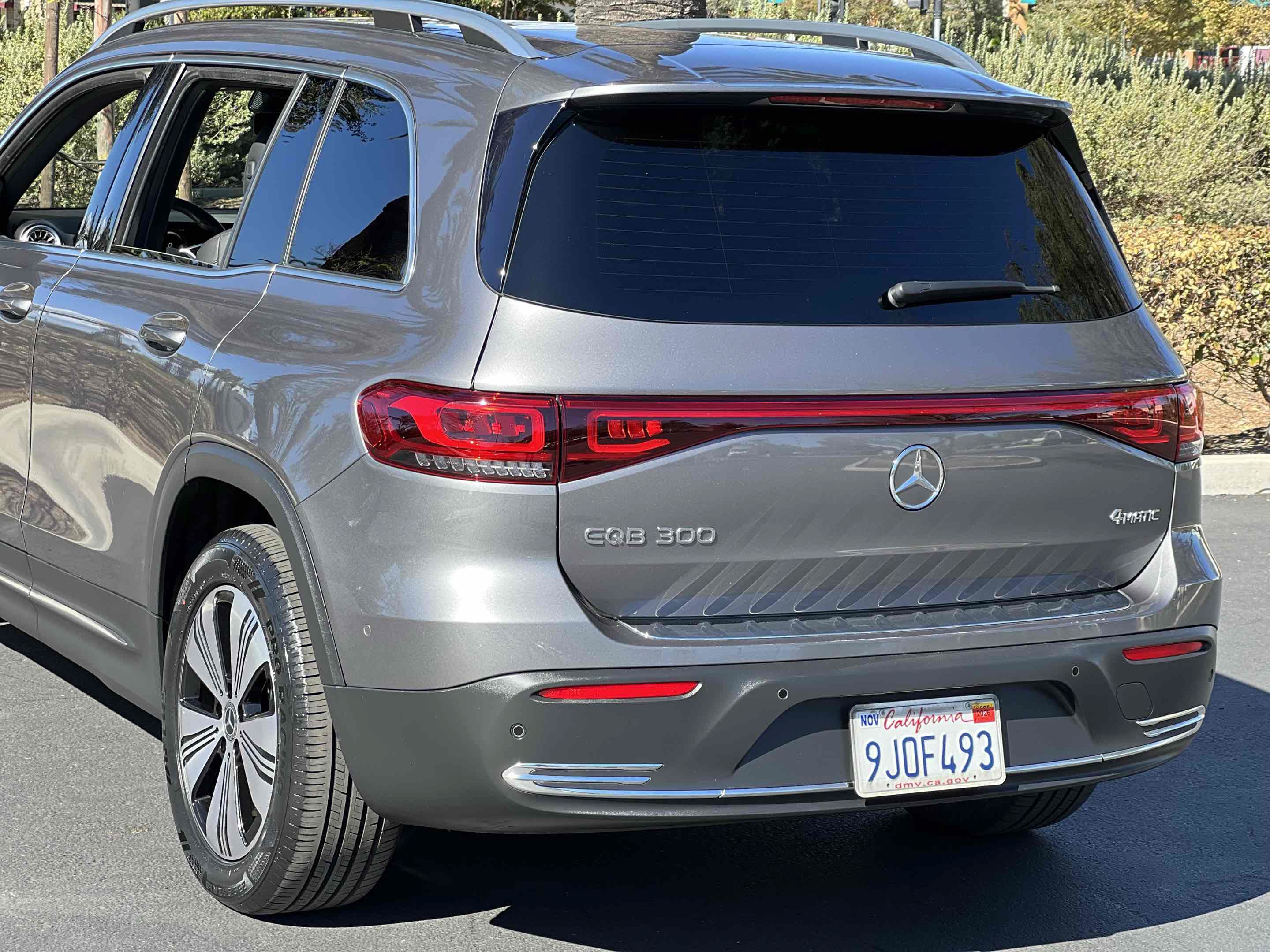 Used 2023 Mercedes-Benz EQB 300 4MATIC image 34