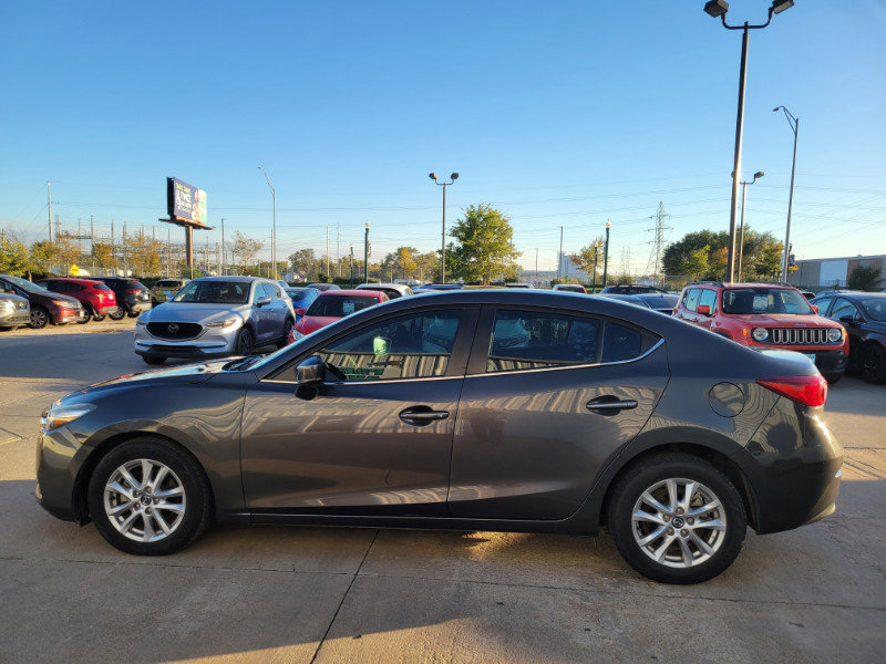 Used 2018 MAZDA MAZDA3 Sport w/ Preferred Equipment Package image 4