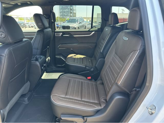 New 2026 GMC Acadia Denali Ultimate w/ LPO, Floor Liner Package AWD/4WD image 14