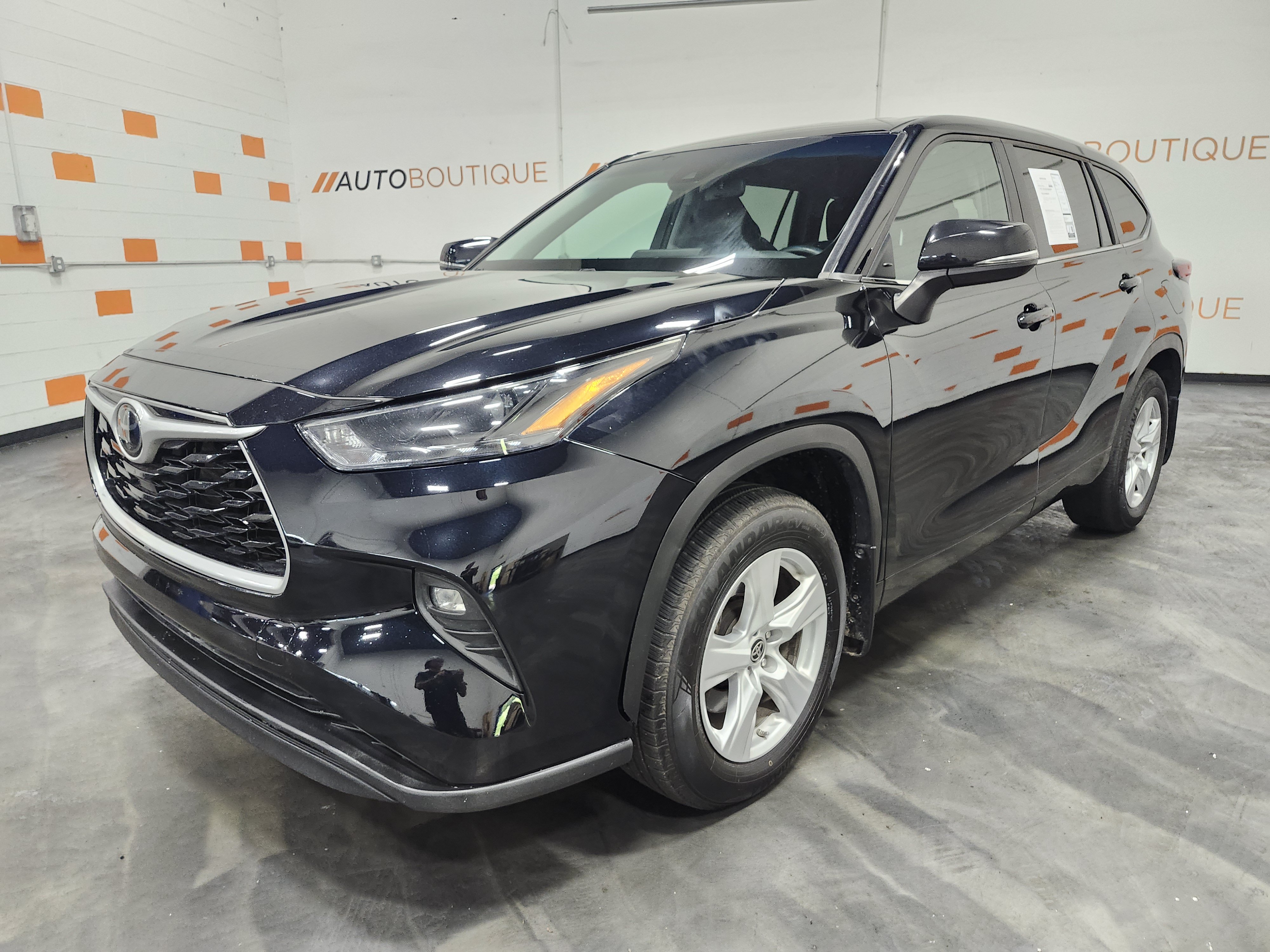 Used 2023 Toyota Highlander LE AWD/4WD image 12
