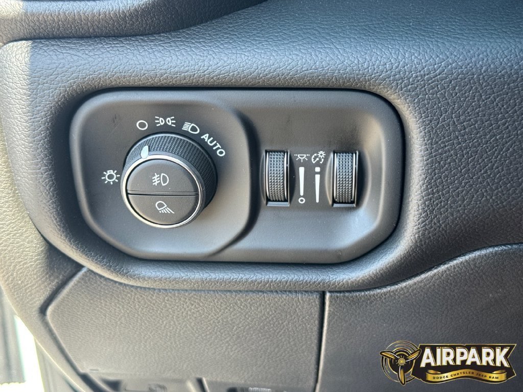 New 2026 RAM 2500 Laramie AWD/4WD image 32