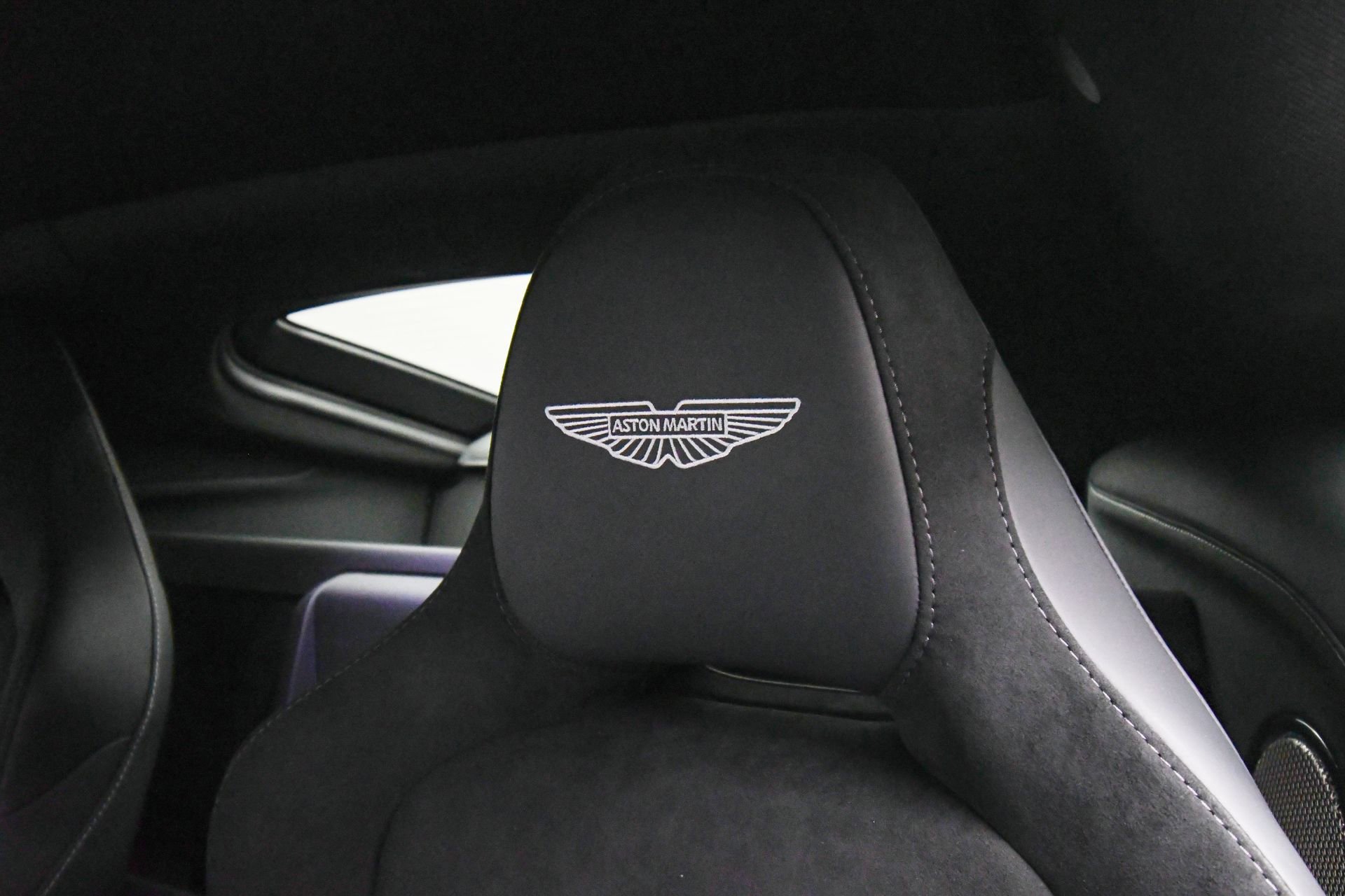 Used 2025 Aston Martin V8 Vantage Coupe image 49