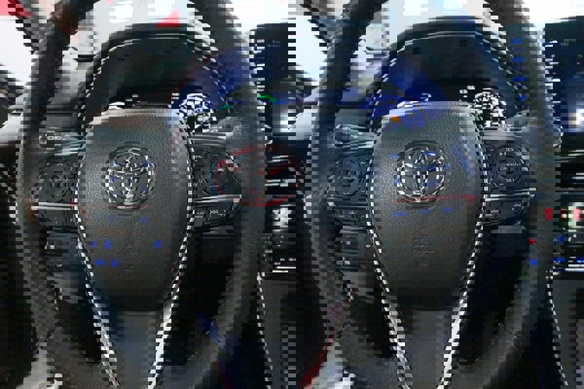 Used 2021 Toyota Avalon XLE w/ Moonroof Package image 16