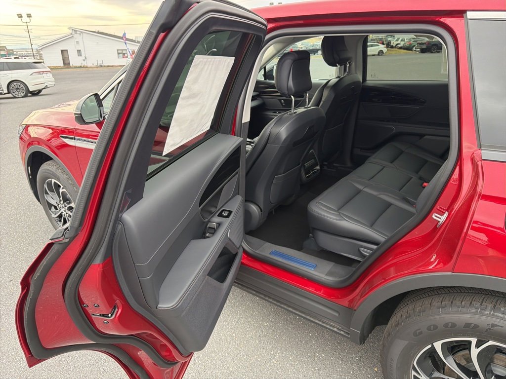 New 2026 Lincoln Nautilus Premier image 15