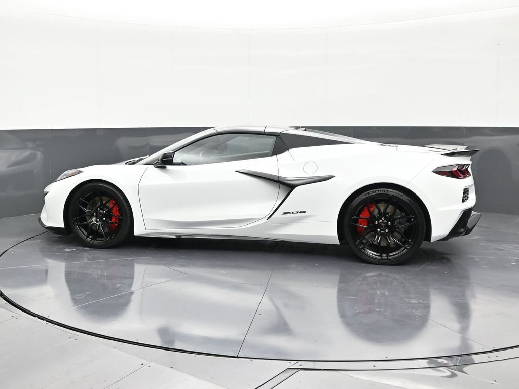 Used 2026 Chevrolet Corvette Z06 RWD image 2