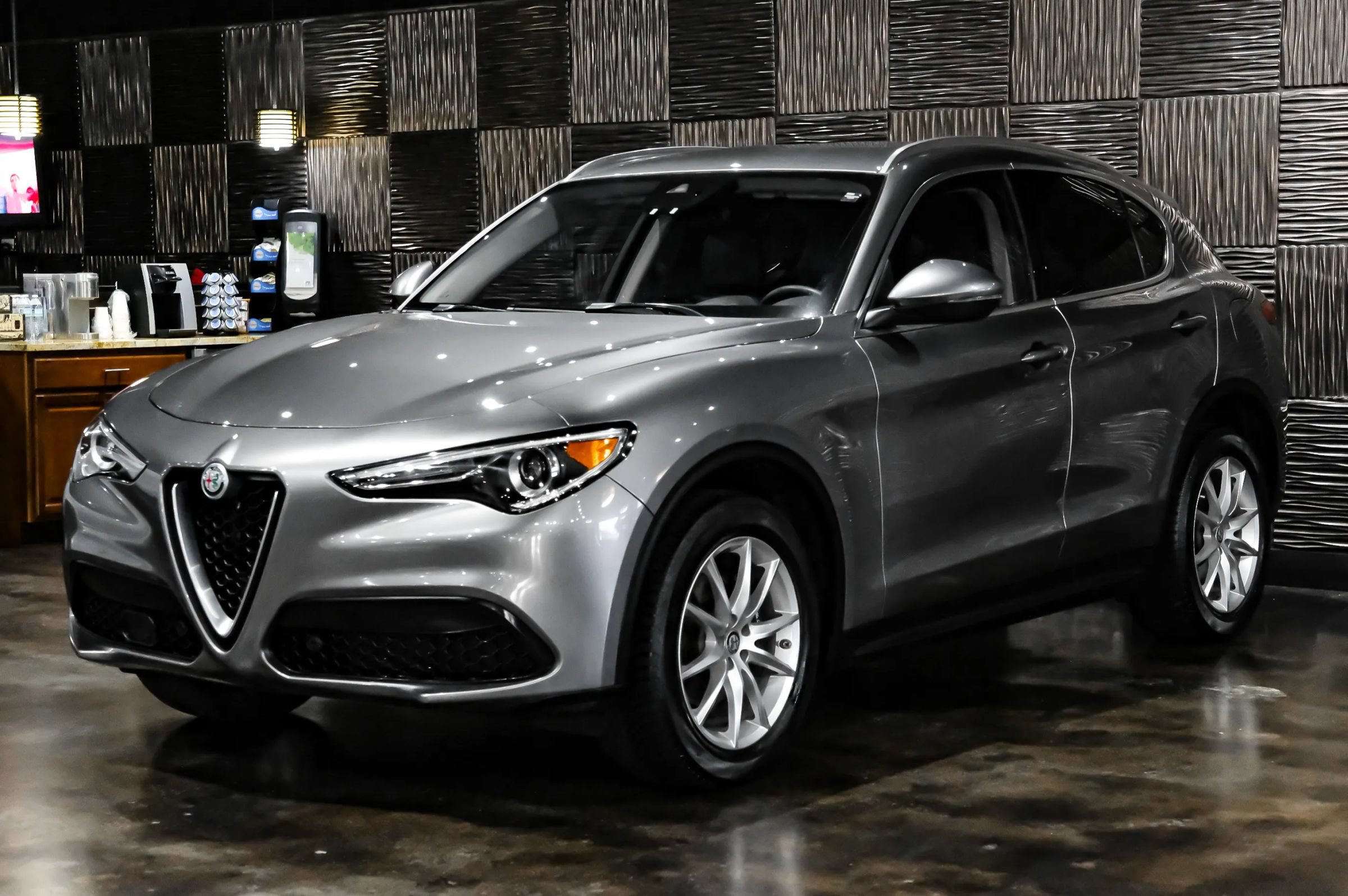 Used 2018 Alfa Romeo Stelvio Ti AWD/4WD image 8
