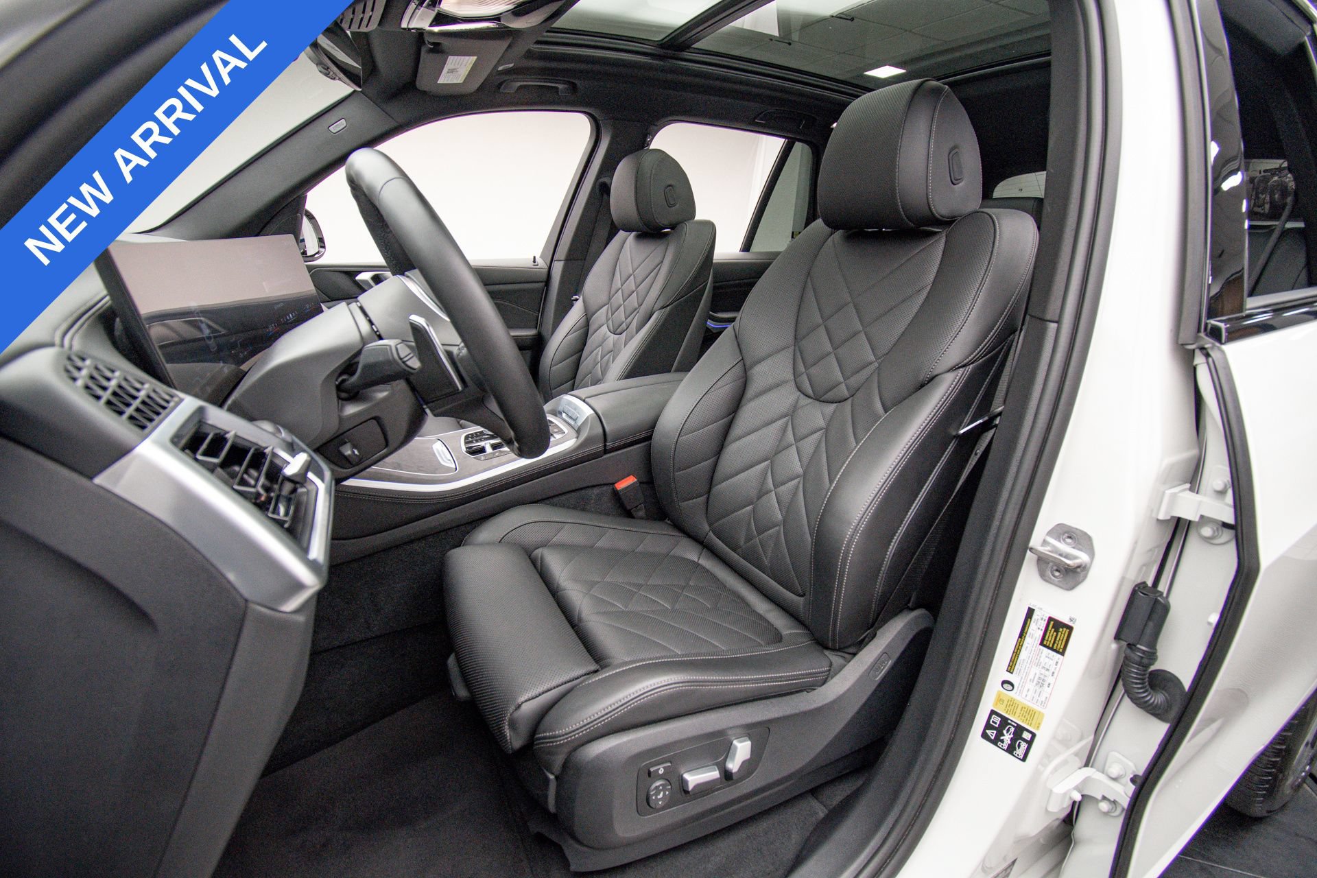 Used 2024 BMW X5 xDrive40i w/ M Sport Package AWD/4WD image 11