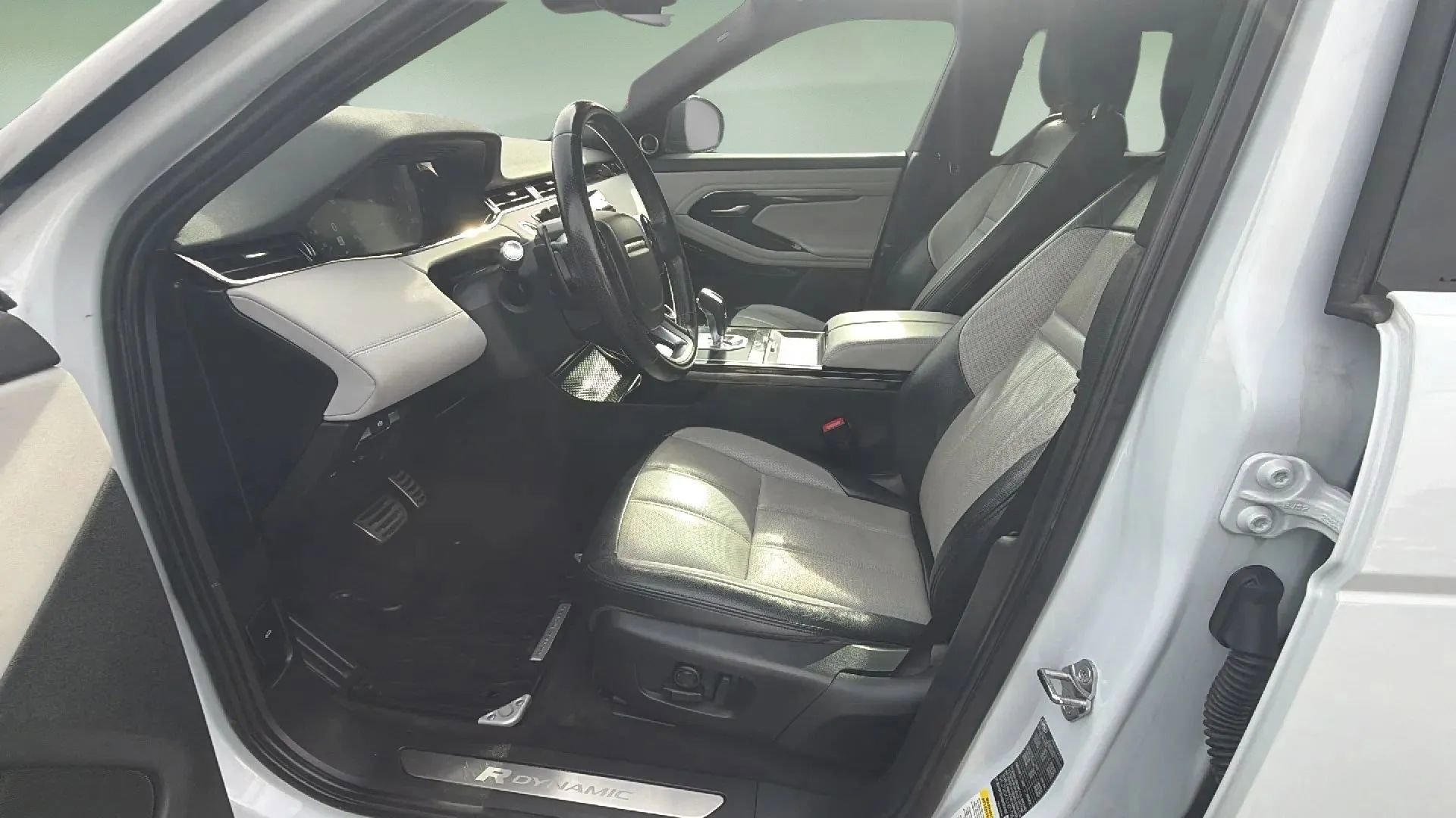 Used 2020 Land Rover Range Rover Evoque R-Dynamic S image 49