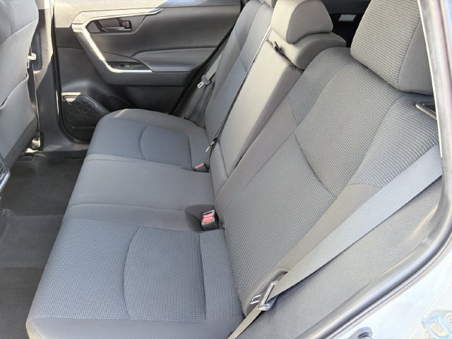 Used 2022 Toyota RAV4 LE AWD/4WD image 17