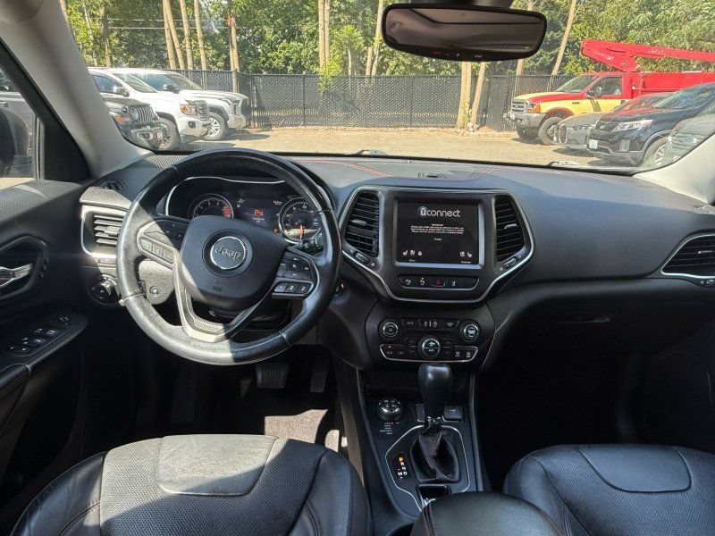 Used 2019 Jeep Cherokee Trailhawk AWD/4WD image 13