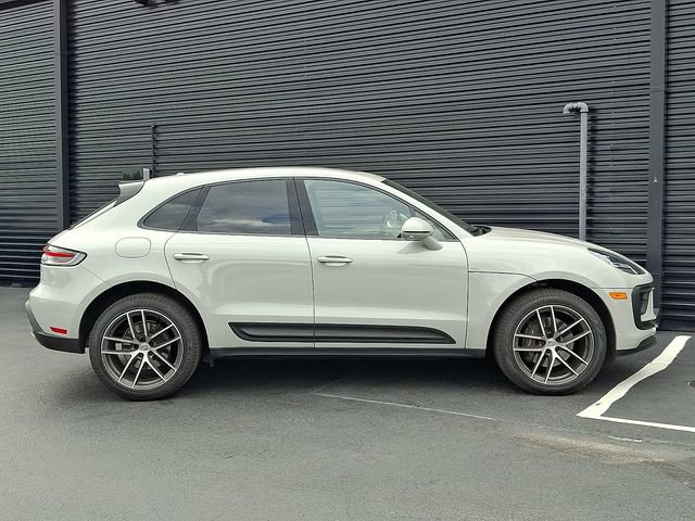 Certified 2024 Porsche Macan AWD/4WD image 8