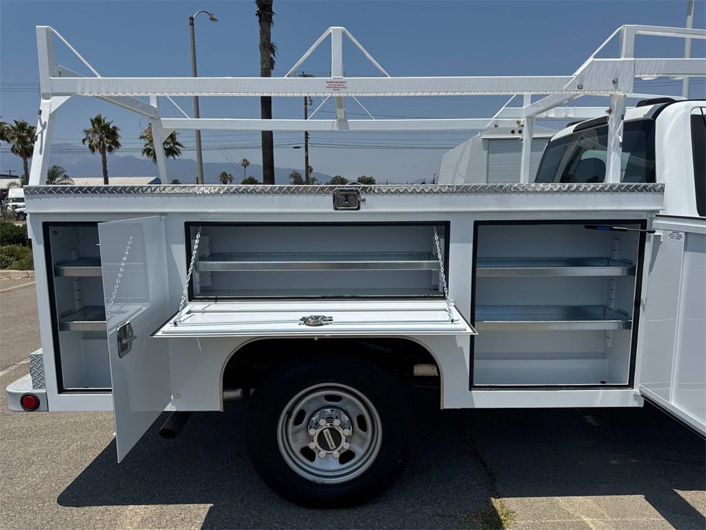 New 2025 Ford F350 XL w/ XL Chrome Package image 19