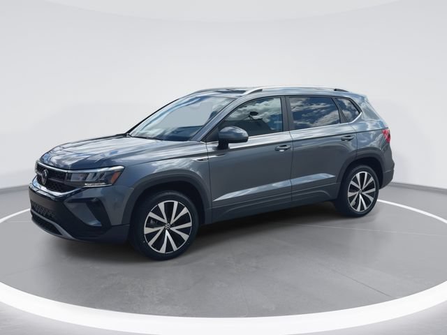 Used 2023 Volkswagen Taos SE w/ Panoramic Sunroof Package FWD image 5
