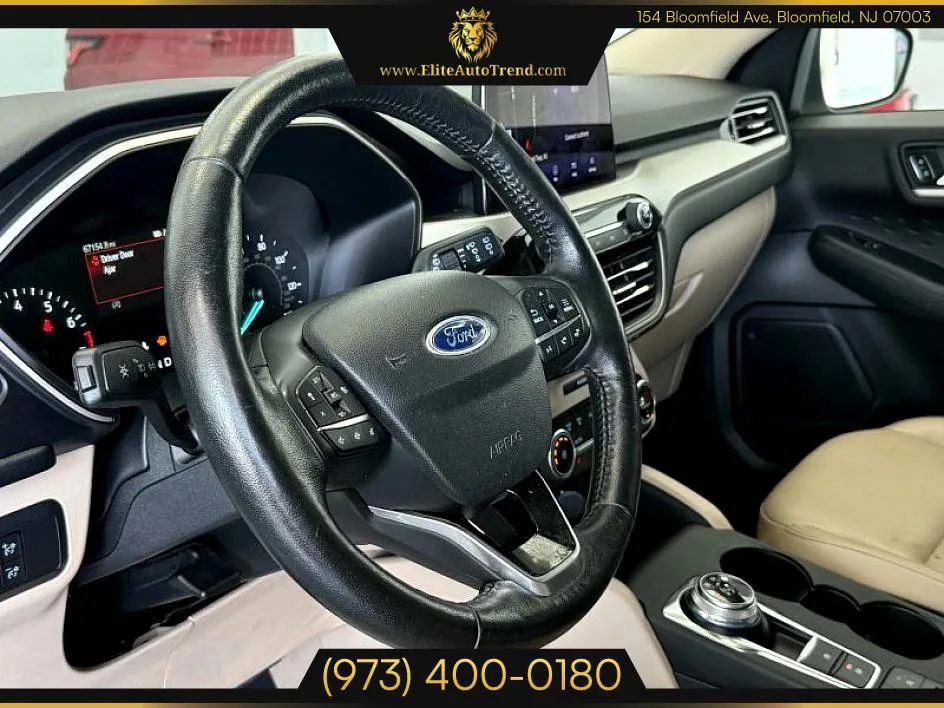 Used 2020 Ford Escape SEL image 9