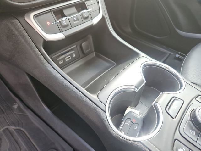 Used 2023 GMC Terrain SLT w/ Tech Package image 25