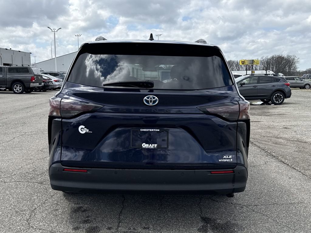 Used 2023 Toyota Sienna XLE FWD image 7