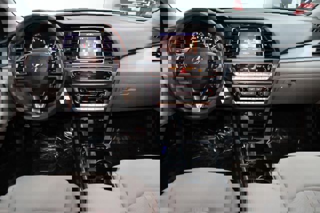 Used 2018 Hyundai Sonata SE image 2