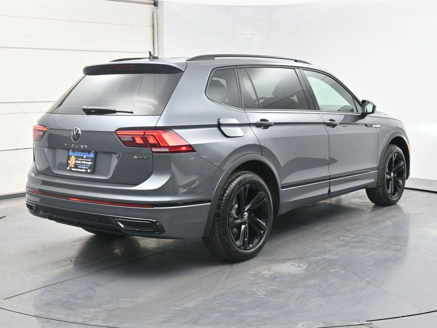 Certified 2024 Volkswagen Tiguan SE R-Line AWD/4WD image 23
