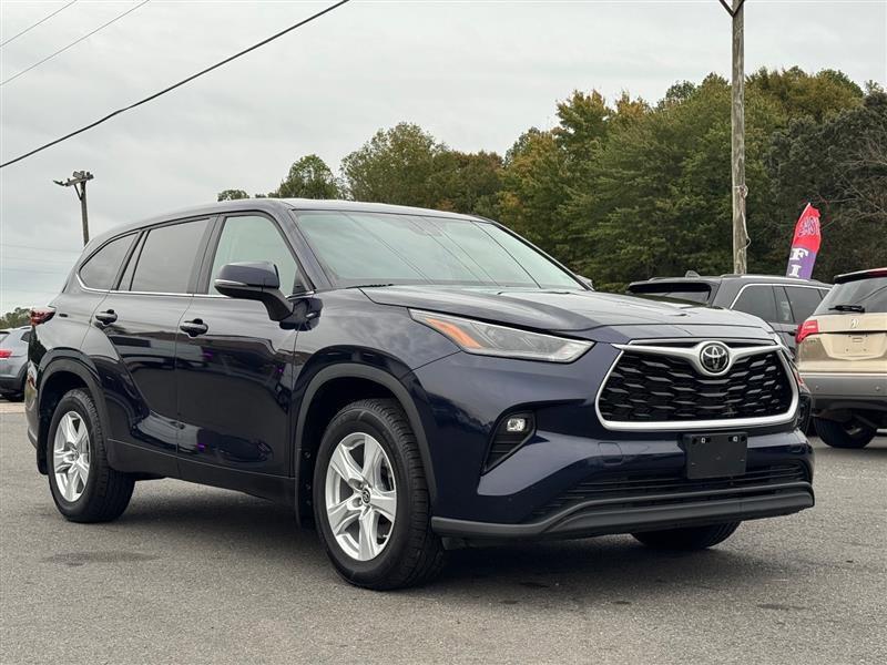 Used 2024 Toyota Highlander LE image 4