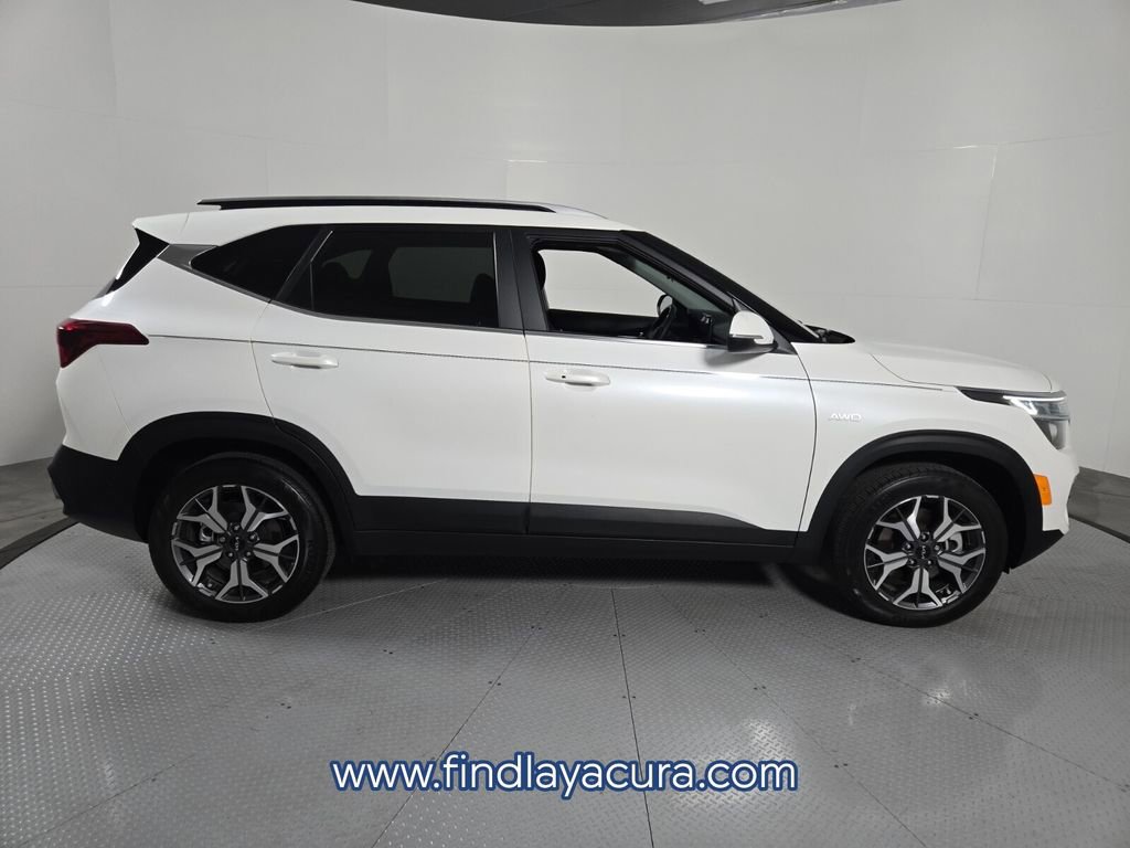 Used 2023 Kia Seltos EX image 9