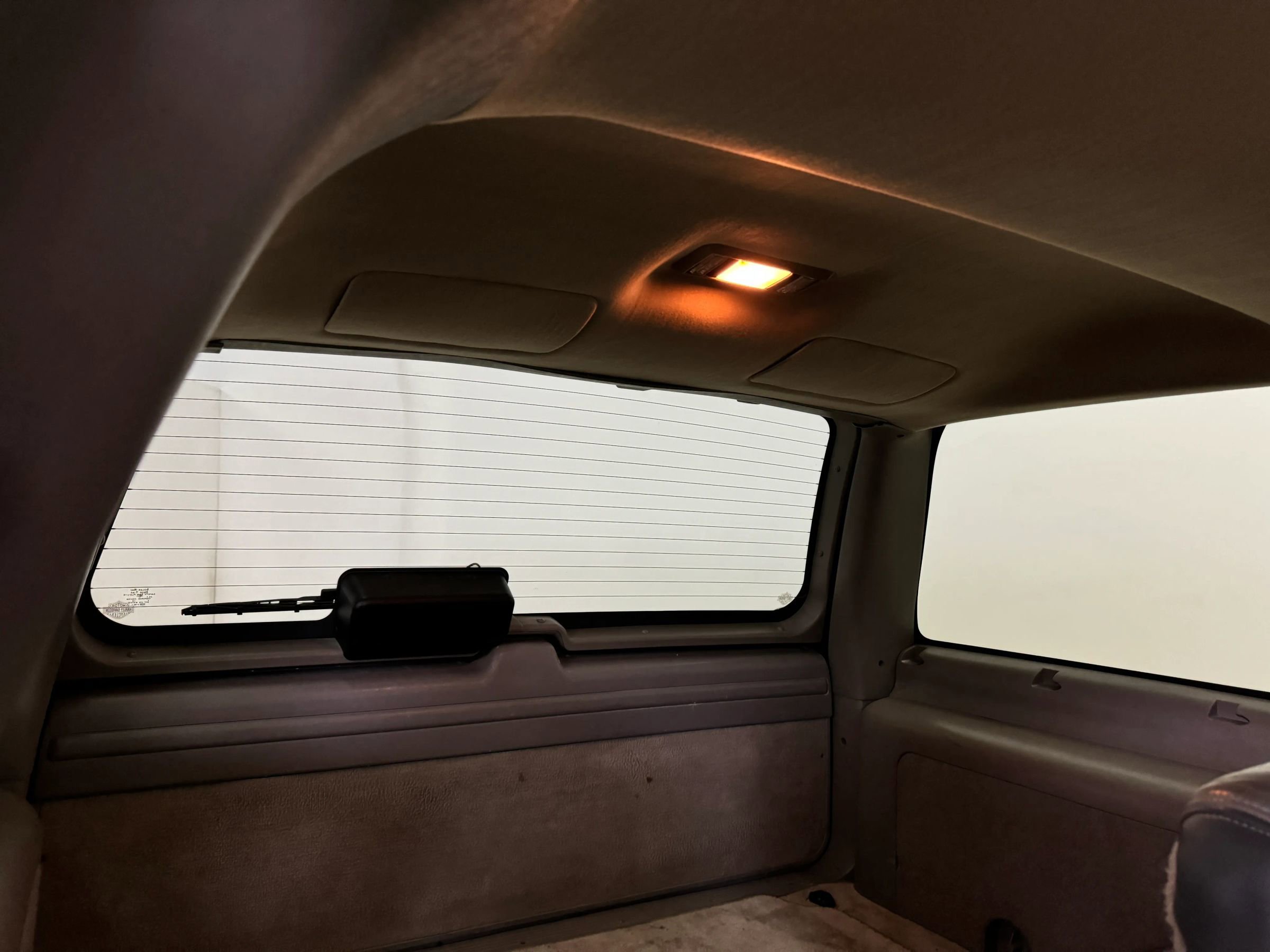 Used 2000 Chevrolet Tahoe Z71 w/ Comfort & Security Pkg AWD/4WD image 45