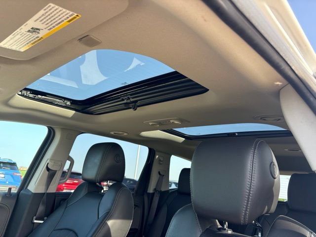 Used 2017 Chevrolet Traverse Premier AWD/4WD image 38