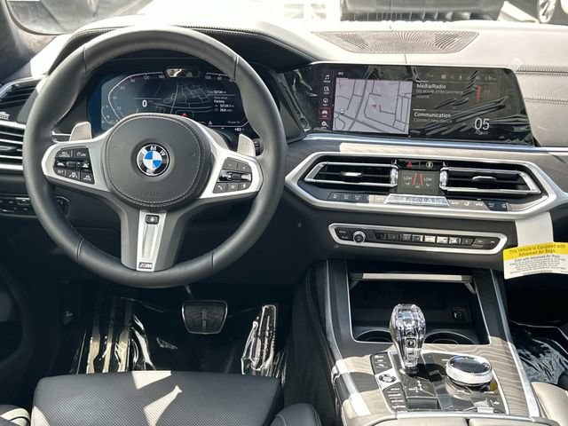 Used 2022 BMW X7 xDrive40i w/ M Sport Package AWD/4WD image 2