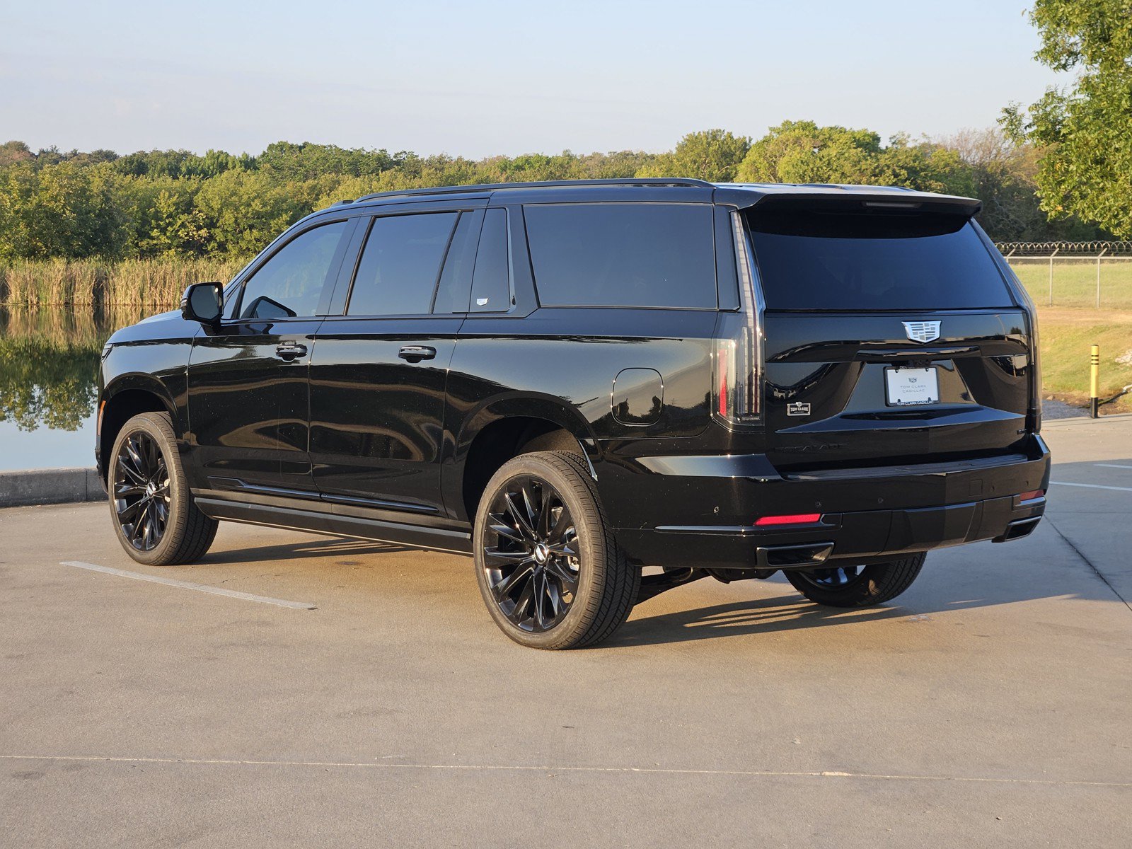 New 2026 Cadillac Escalade ESV Platinum Sport w/ LPO, ONYX Package AWD/4WD image 3
