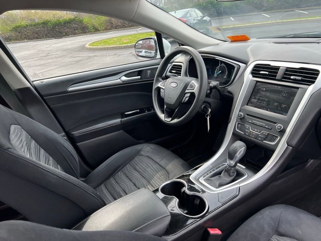 Used 2016 Ford Fusion SE image 8