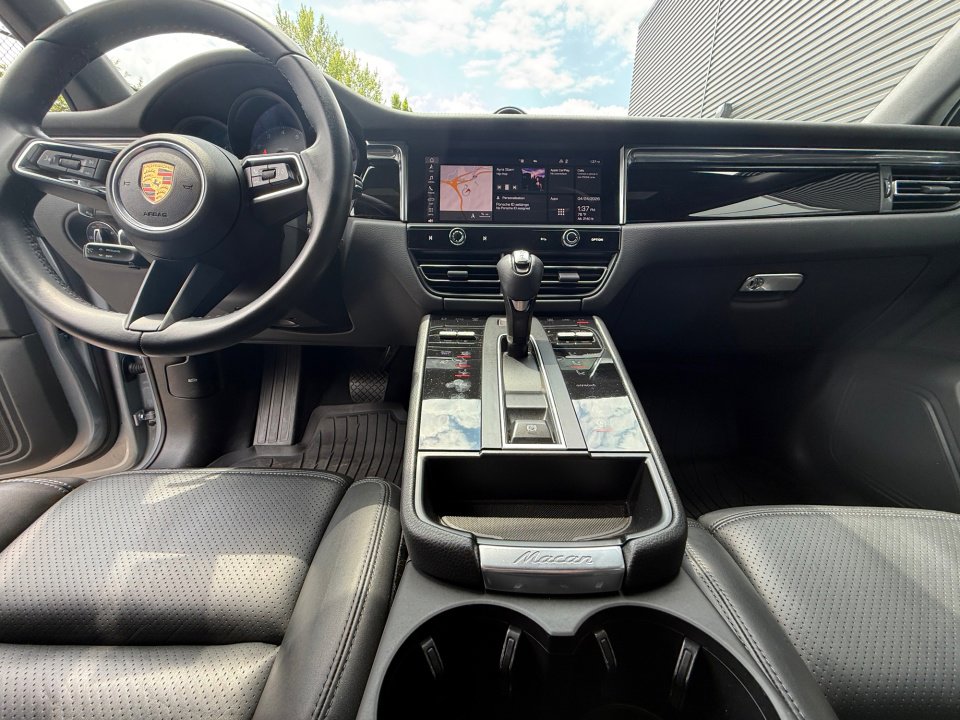 Certified 2022 Porsche Macan S AWD/4WD image 16