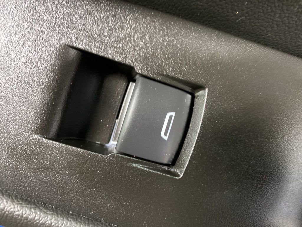 Used 2023 Buick Encore GX Essence w/ Advanced Technology Package image 27