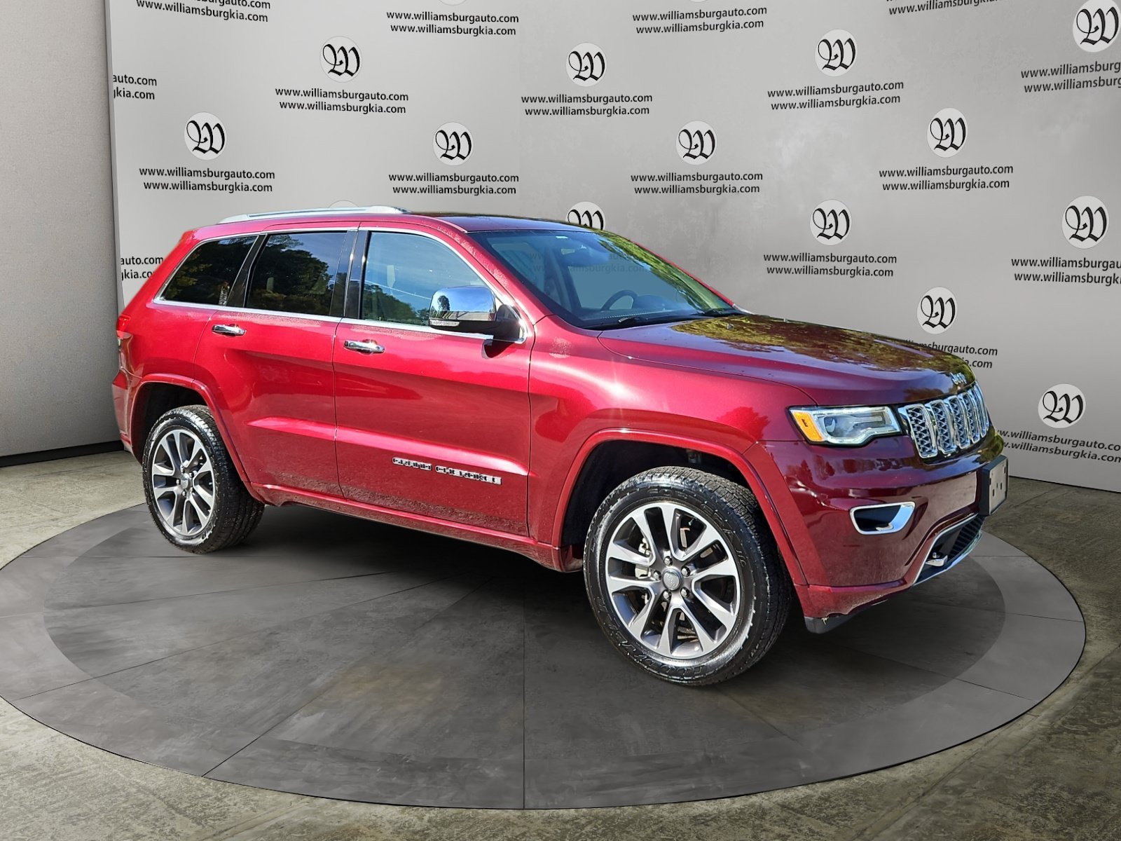 Used 2018 Jeep Grand Cherokee Overland AWD/4WD image 7