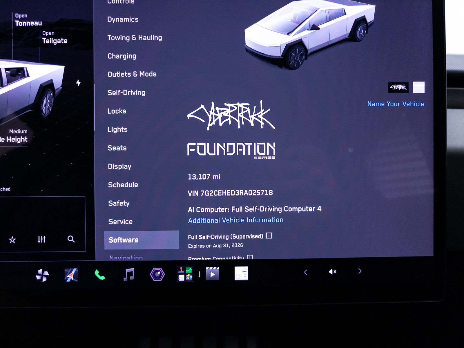 Used 2024 Tesla Cybertruck AWD Crew Cab image 33