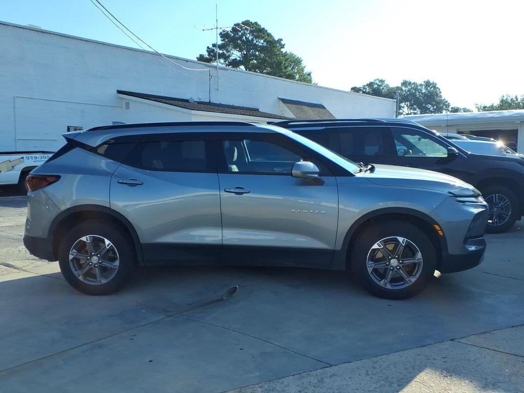 Used 2024 Chevrolet Blazer LT w/ Convenience Package FWD image 3