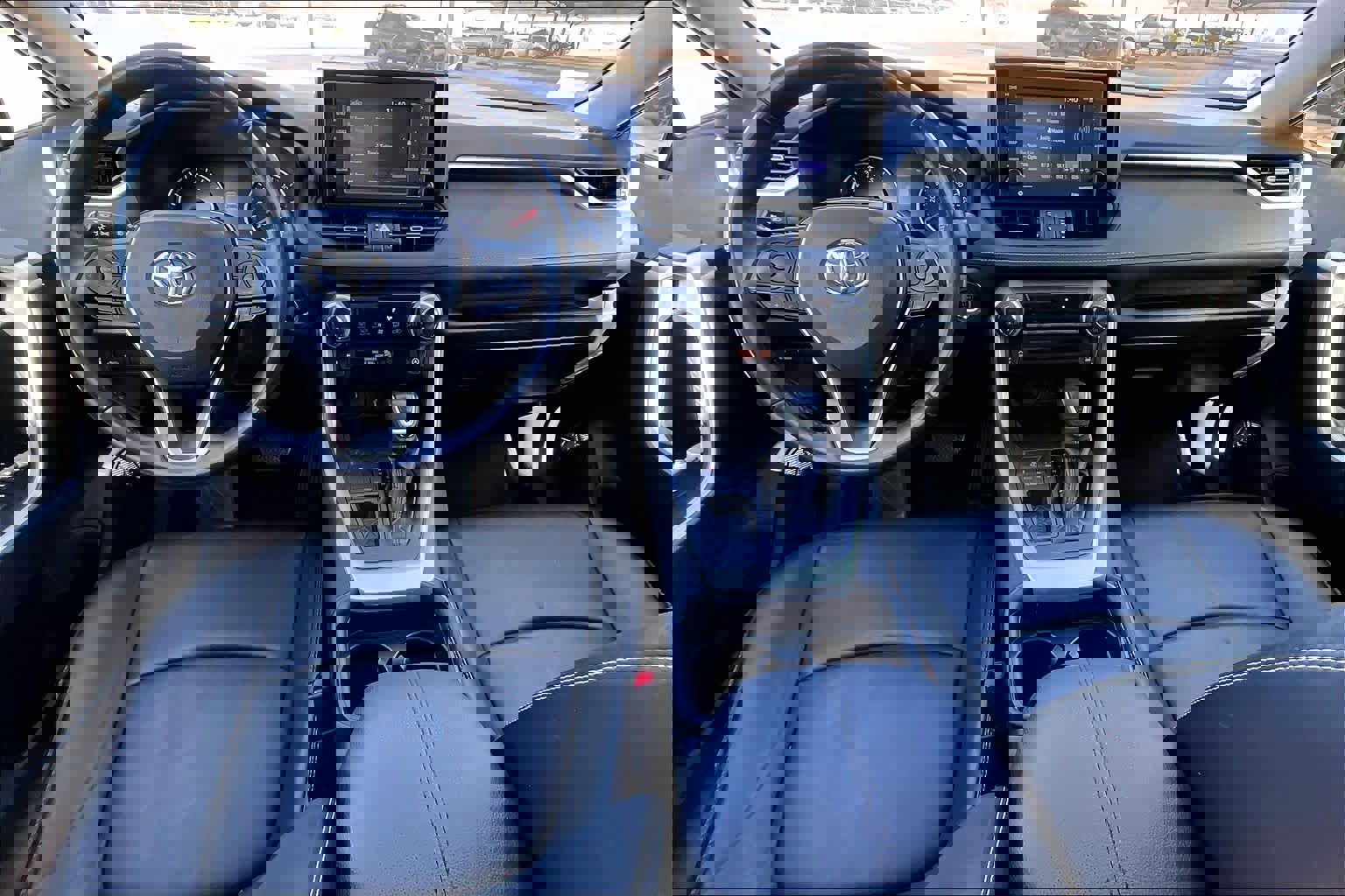 Used 2021 Toyota RAV4 XLE Premium image 15