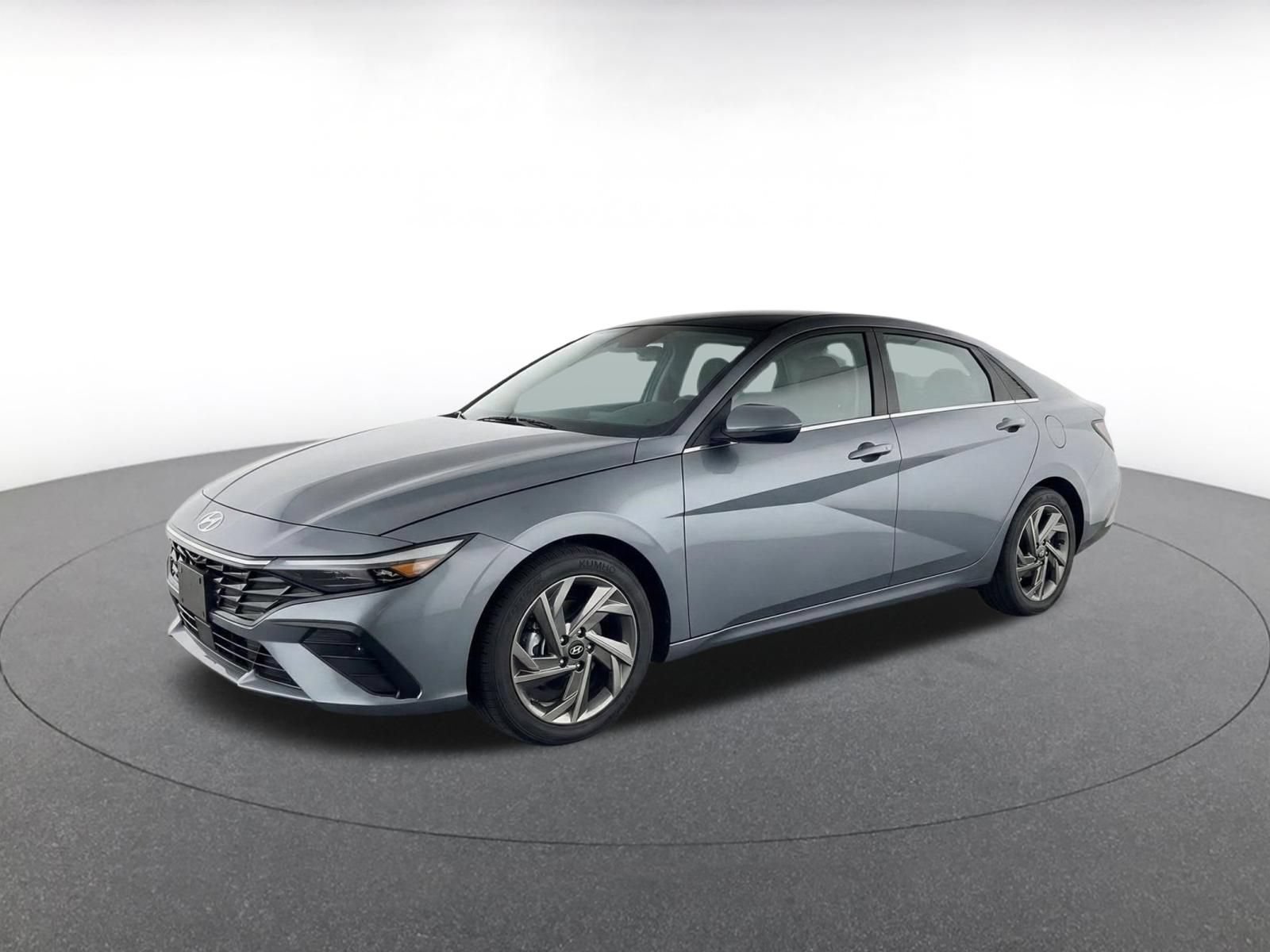 Used 2026 Hyundai Elantra Sport FWD image 3