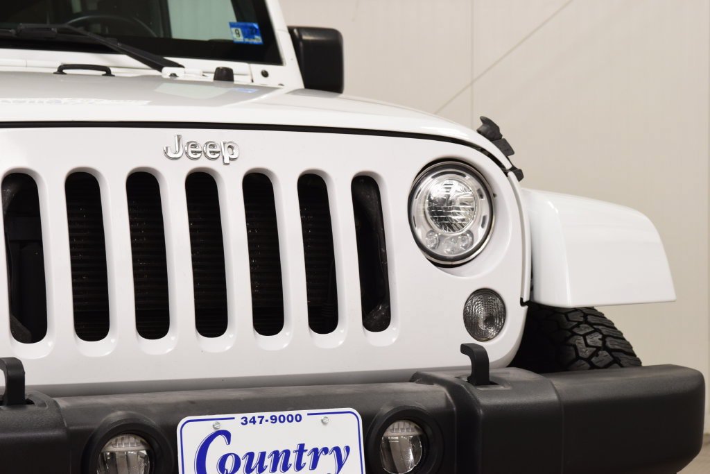 Used 2017 Jeep Wrangler Unlimited Rubicon w/ Cold Weather Group AWD/4WD image 12