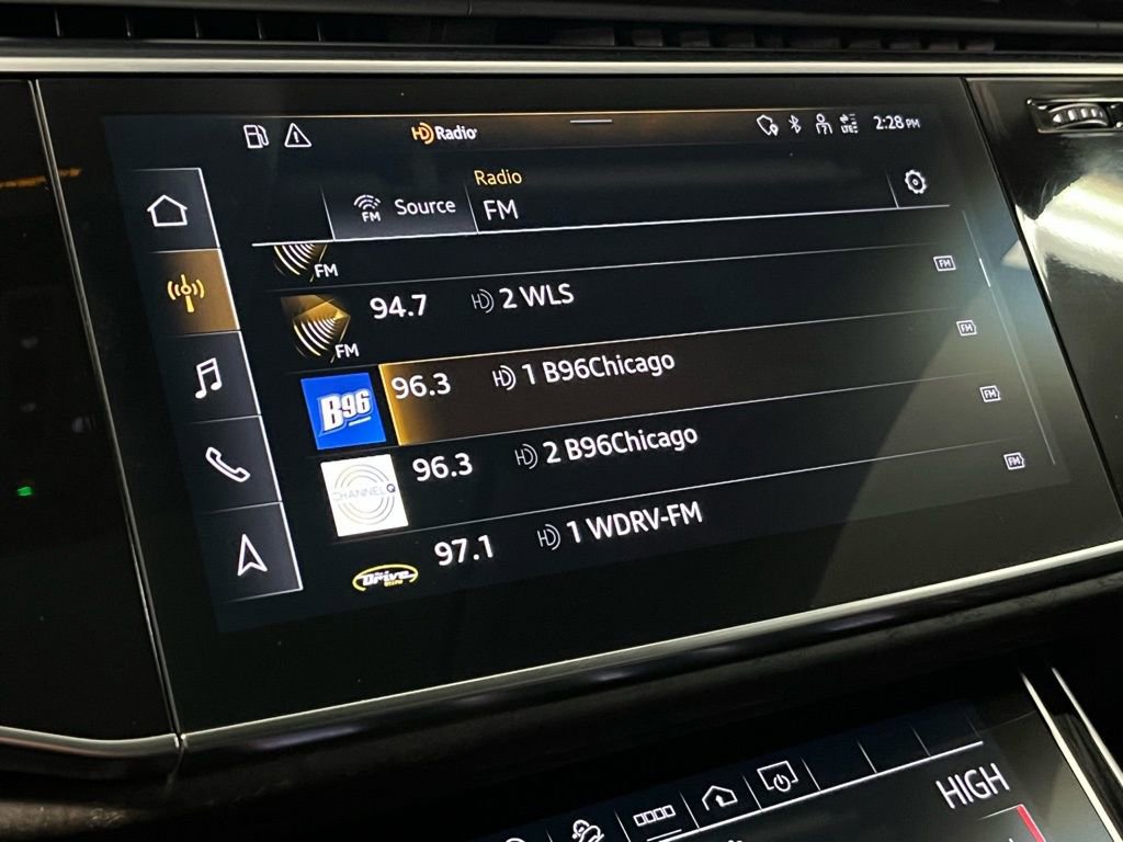 Used 2023 Audi Q8 Premium image 25