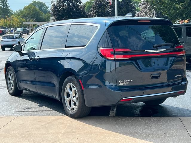 Used 2024 Chrysler Pacifica Limited FWD image 12