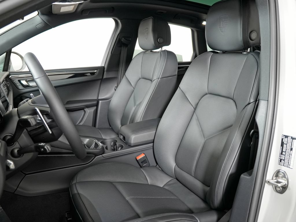 Used 2026 Porsche Macan AWD/4WD image 5