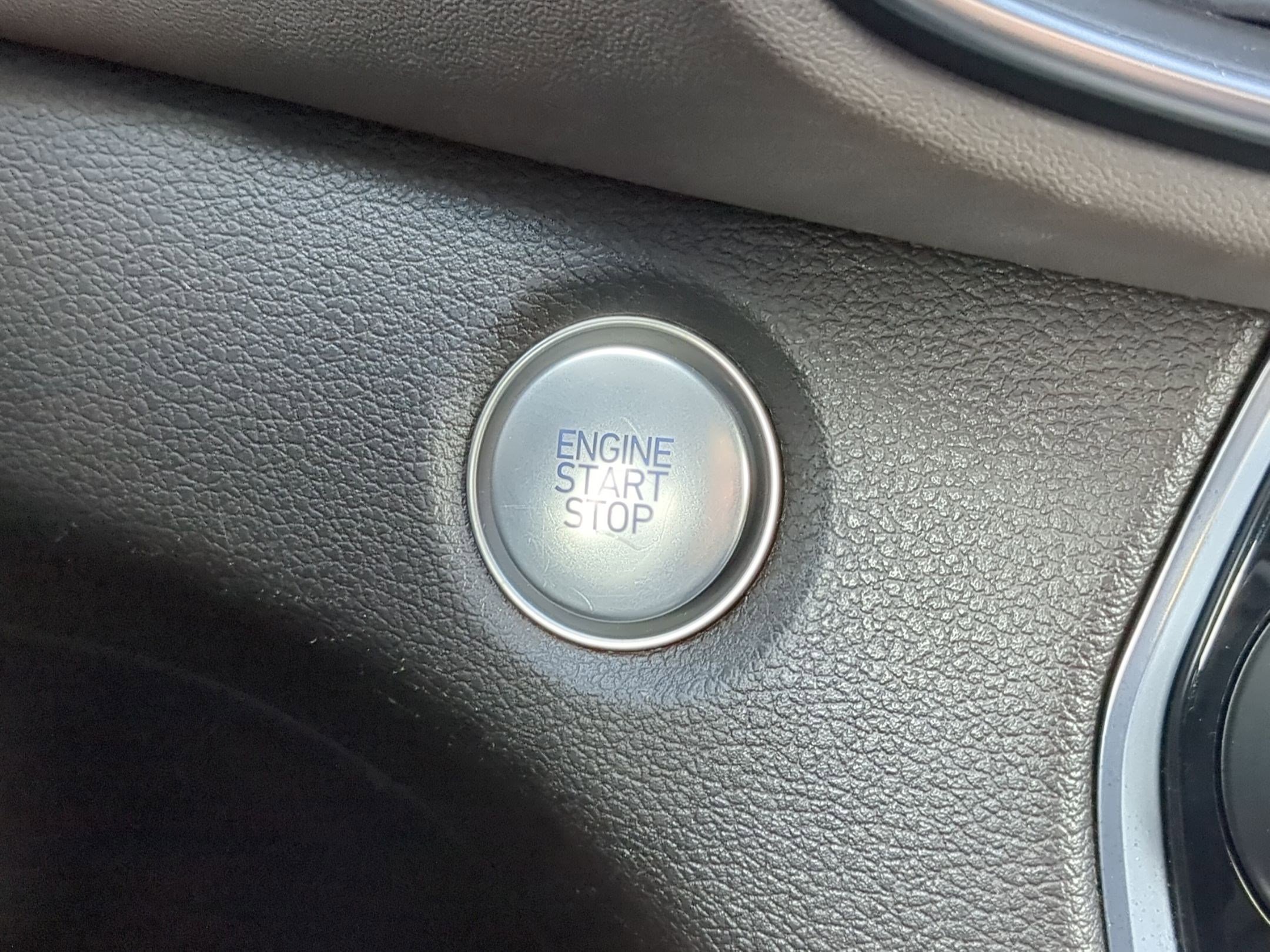 Used 2019 Hyundai Santa Fe Limited image 18