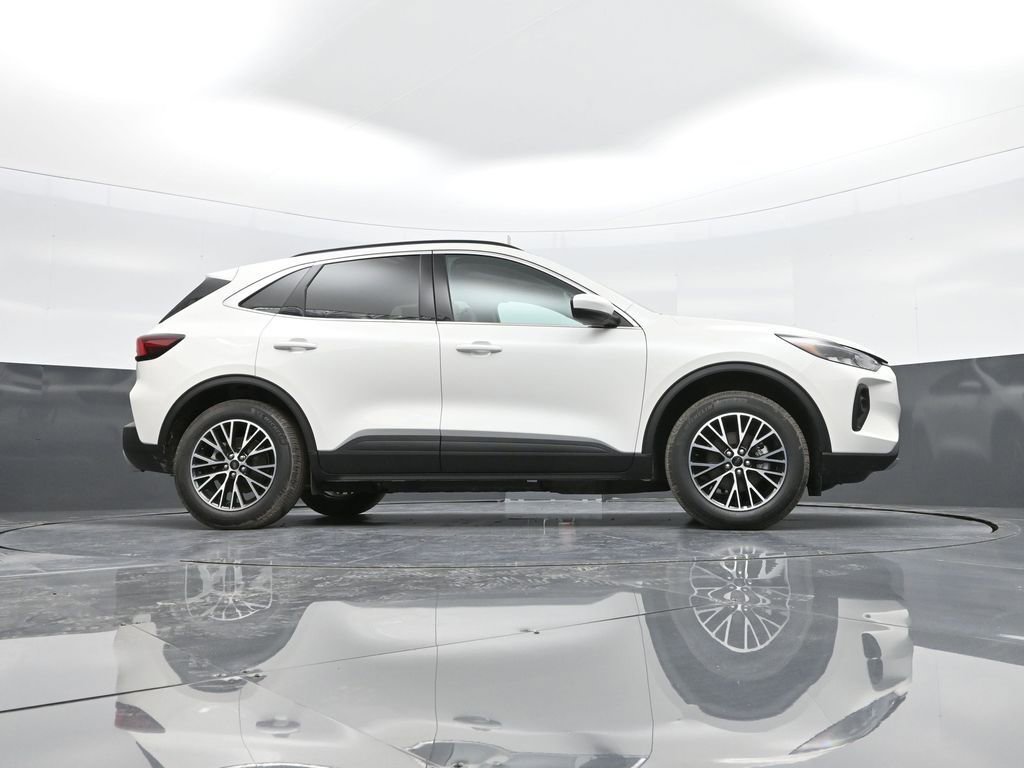 New 2025 Ford Escape SE FWD image 43