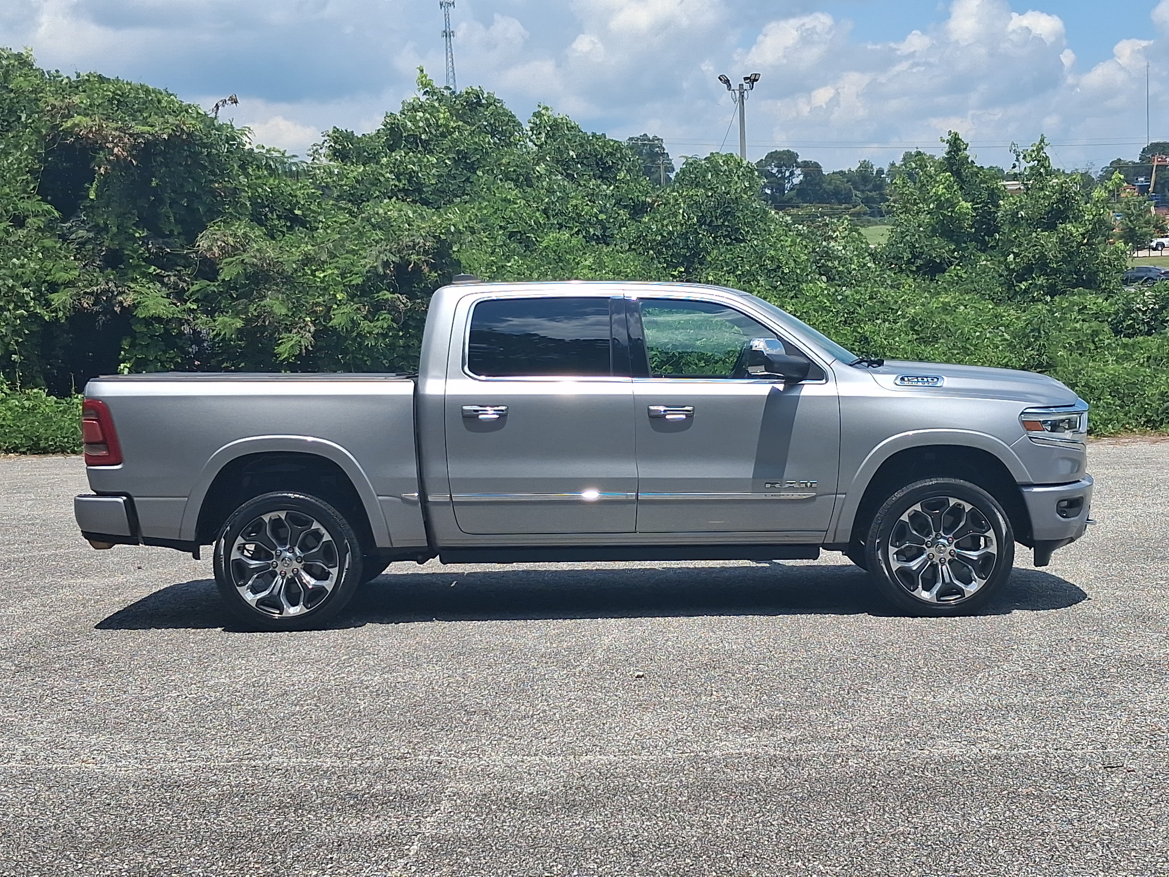 Used 2020 RAM 1500 Limited AWD/4WD image 2