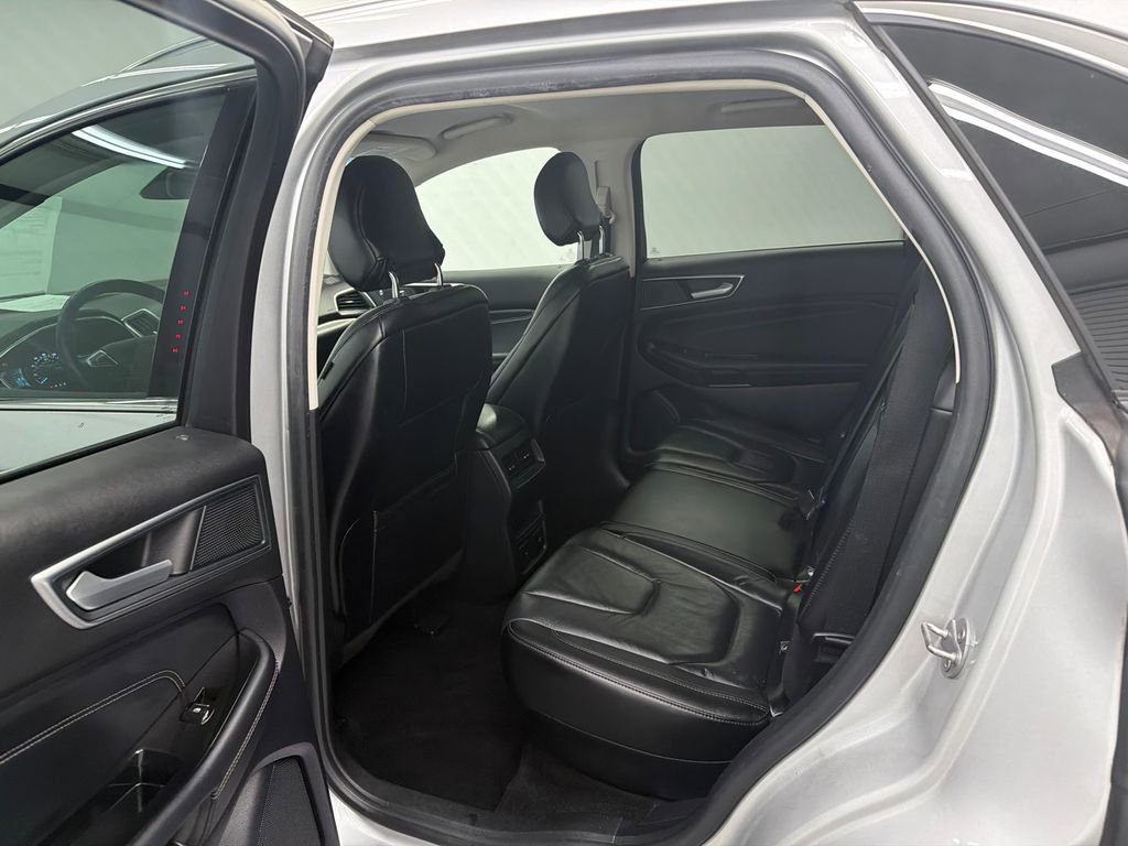 Used 2019 Ford Edge Titanium image 23