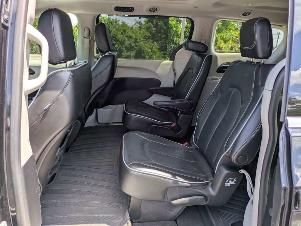 Used 2022 Chrysler Pacifica Limited FWD image 20