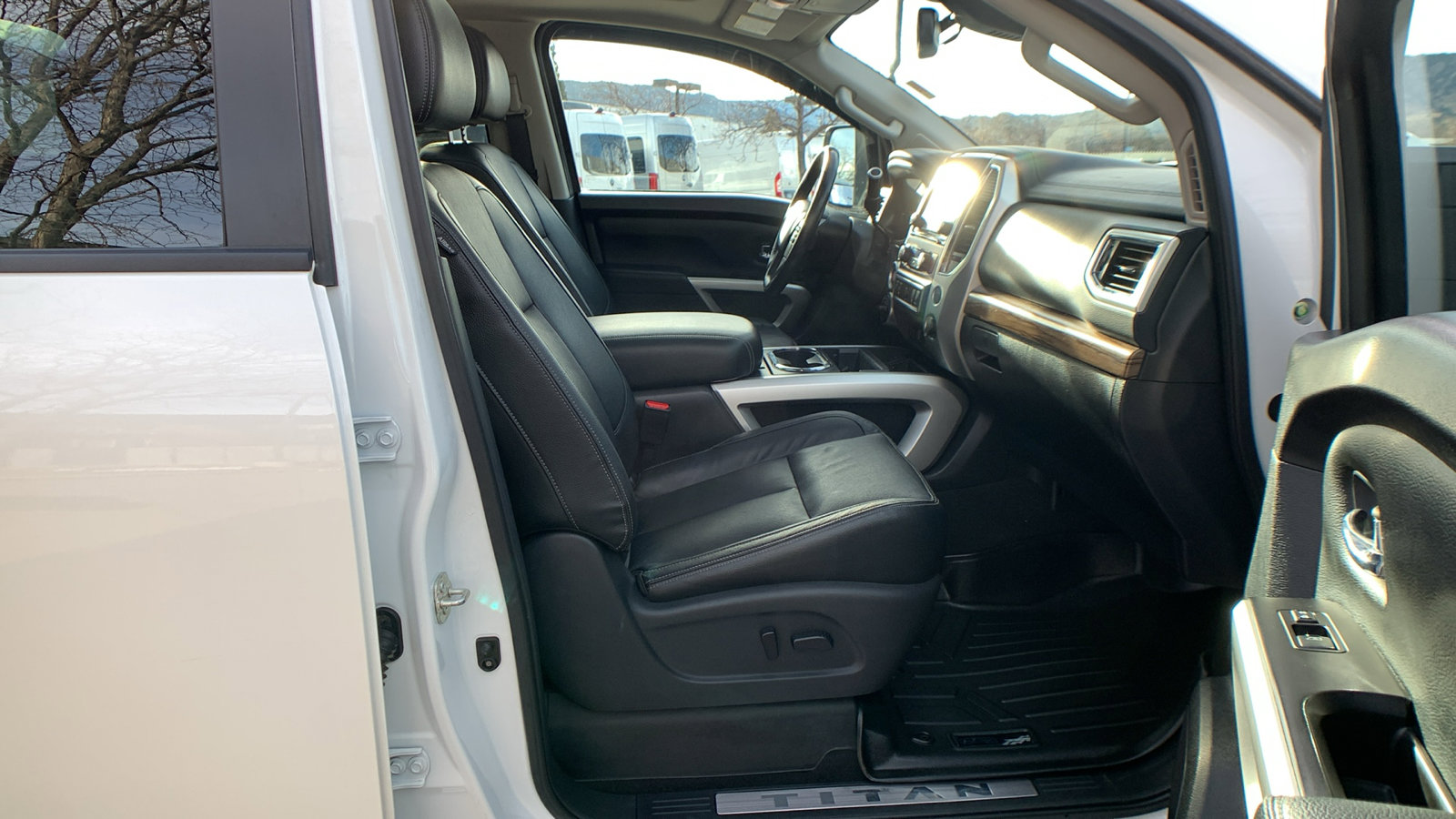 Used 2020 Nissan Titan SL w/ Moonroof Package image 25