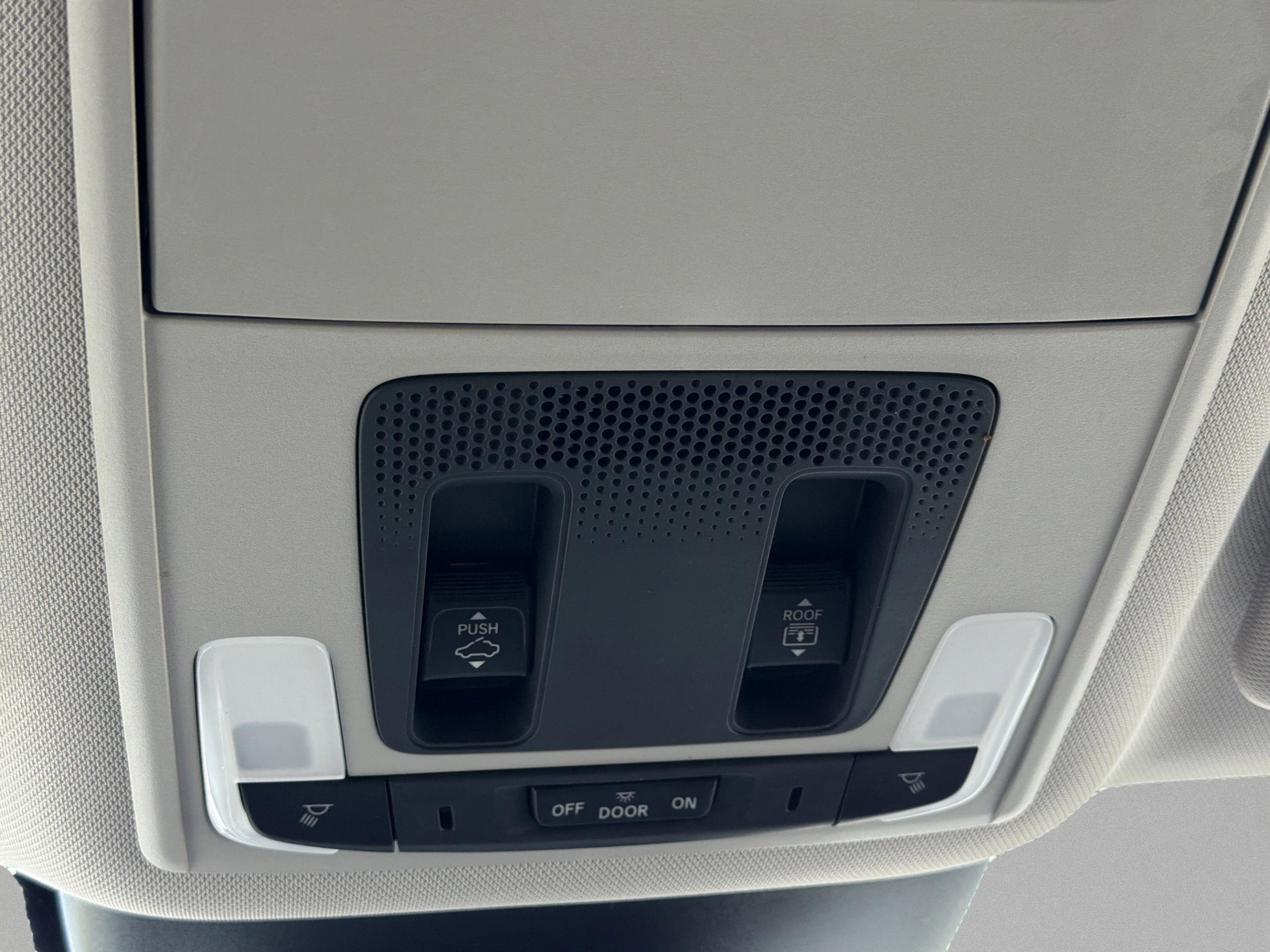 Used 2023 Honda Pilot Touring image 18